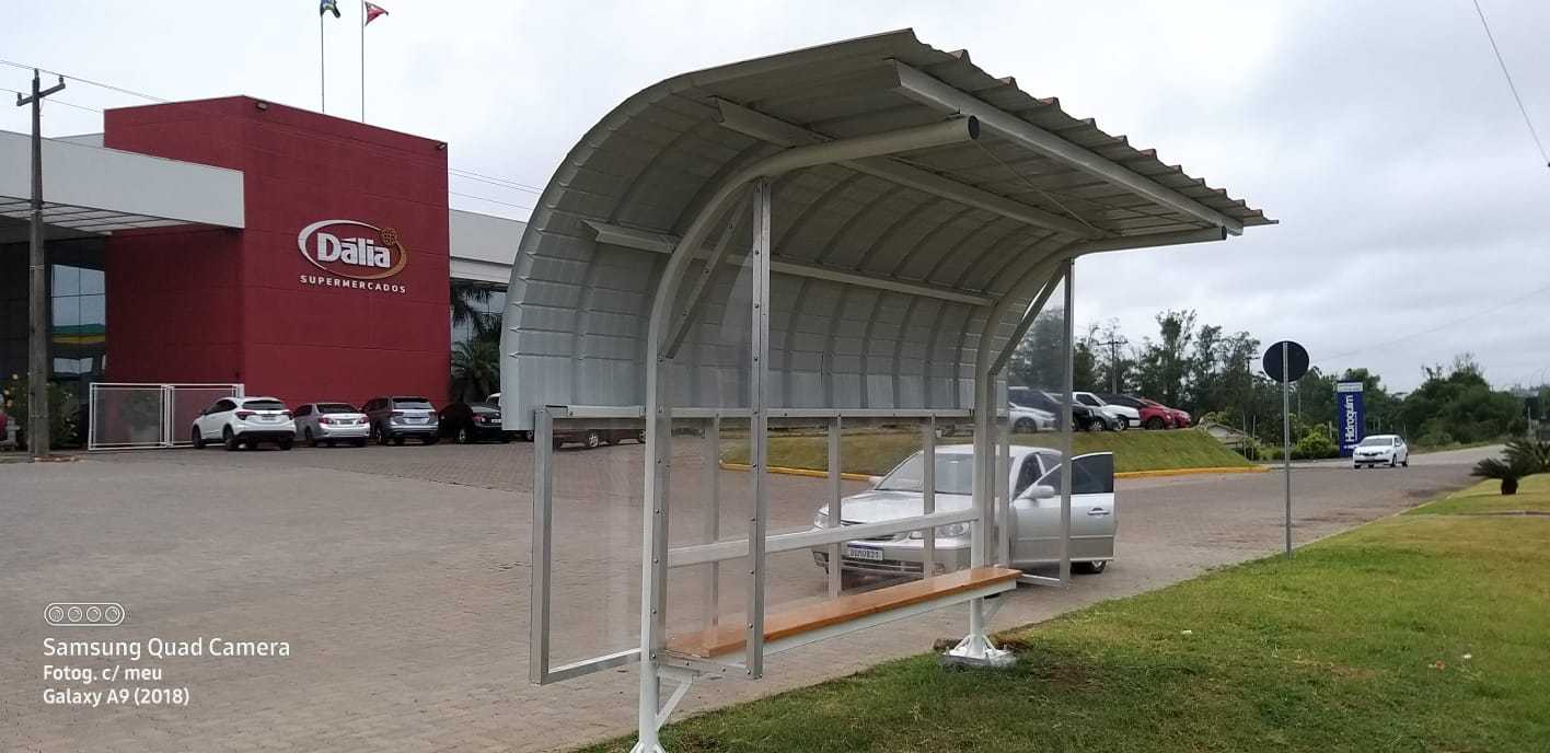 Cobertura e extrutura paradas de Ônibus